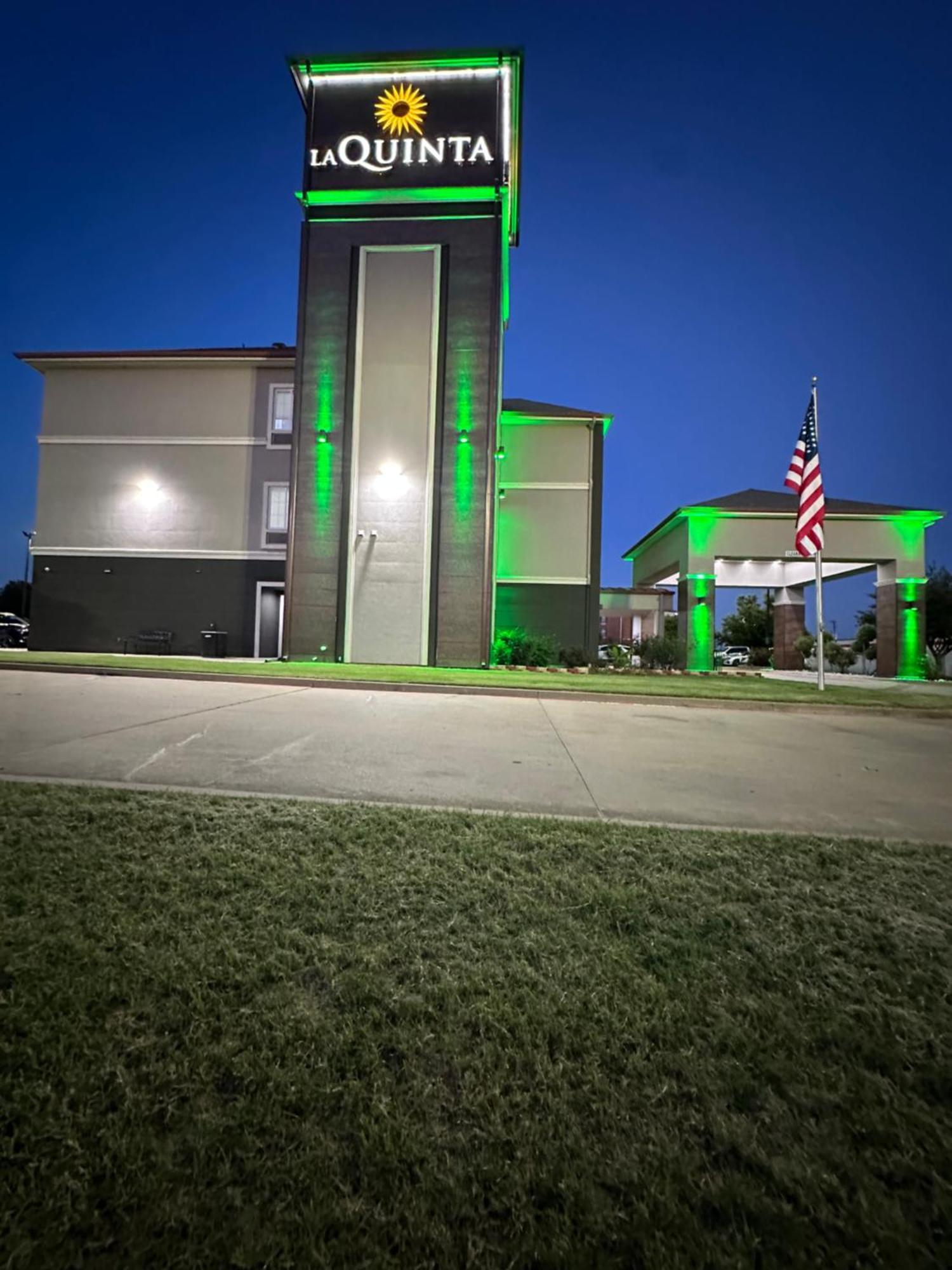 La Quinta By Wyndham Sulphur Springs Exterior photo